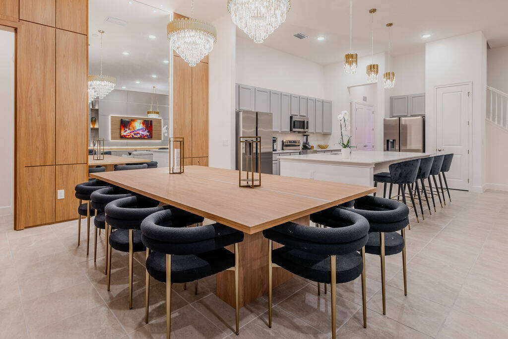 Sala e cozinha de casa de 15 quartos no Paradiso Grande