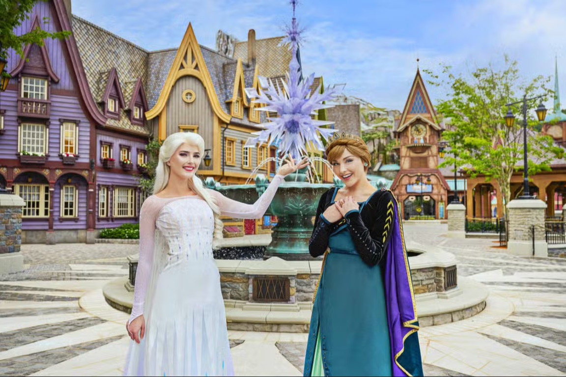 Elsa e Anna no Hong Kong Disneyland Resort Elsa e Anna no Hong Kong Disneyland Resort