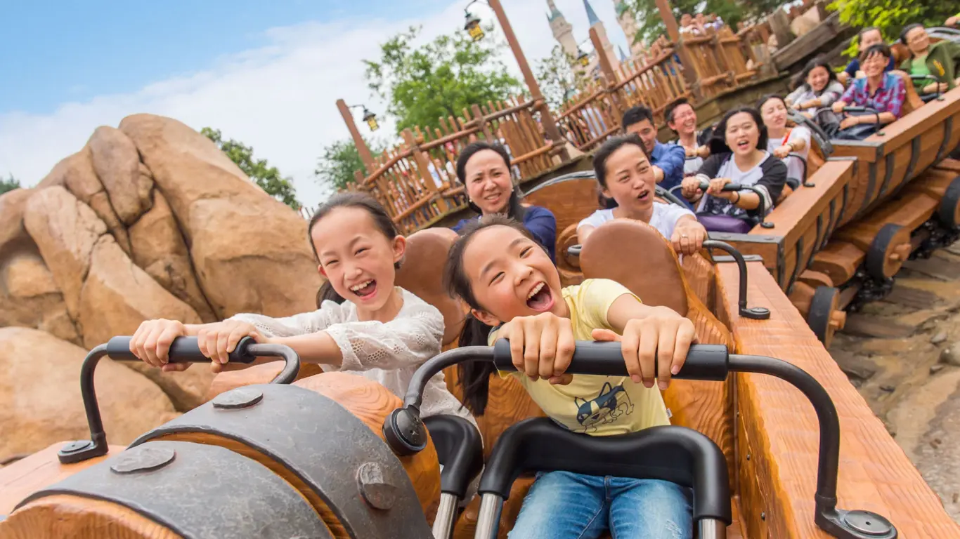 Seven Dwarfs Mine Train no Shanghai Disneyland Seven Dwarfs Mine Train no Shanghai Disneyland