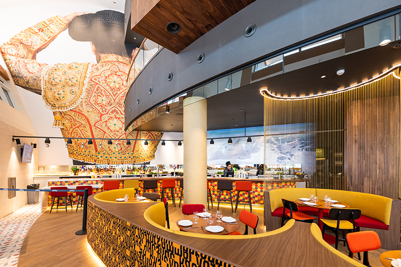 Interior do restaurante Jaleo by José Andrés na Disney Springs Orlando